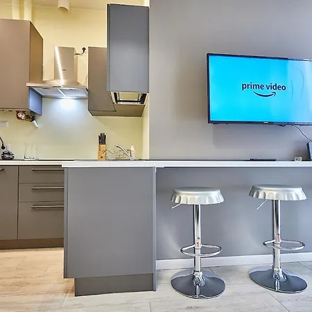 Апартаменты Cattaneo 65 3 Bedrooms 5 Minutes From And Station W Parking Лекко