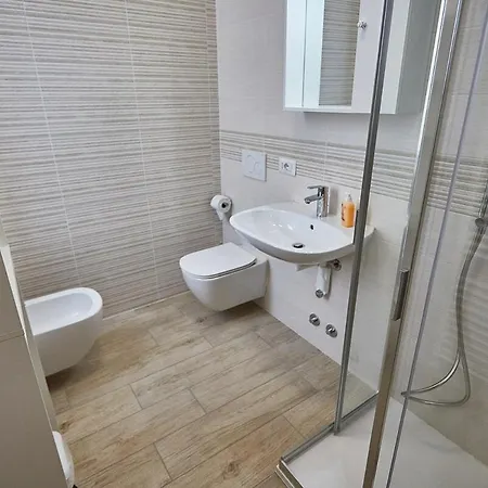 Cattaneo 65 3 Bedrooms 5 Minutes From And Station W Parking * Лекко