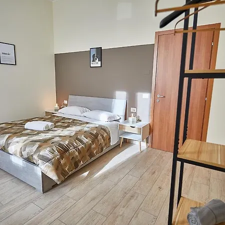 Cattaneo 65 3 Bedrooms 5 Minutes From And Station W Parking Апартаменты Лекко