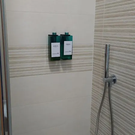 Cattaneo 65 3 Bedrooms 5 Minutes From And Station W Parking Лекко