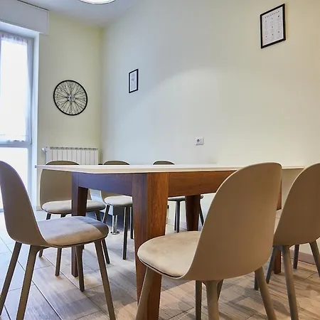 Apartament Cattaneo 65 3 Bedrooms 5 Minutes From And Station W Parking