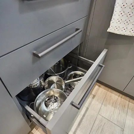Апартаменты Cattaneo 65 3 Bedrooms 5 Minutes From And Station W Parking *